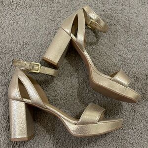 Chinese Laundry CL by Laundry Champagne Light Gold Metallic Block Heels Size 9